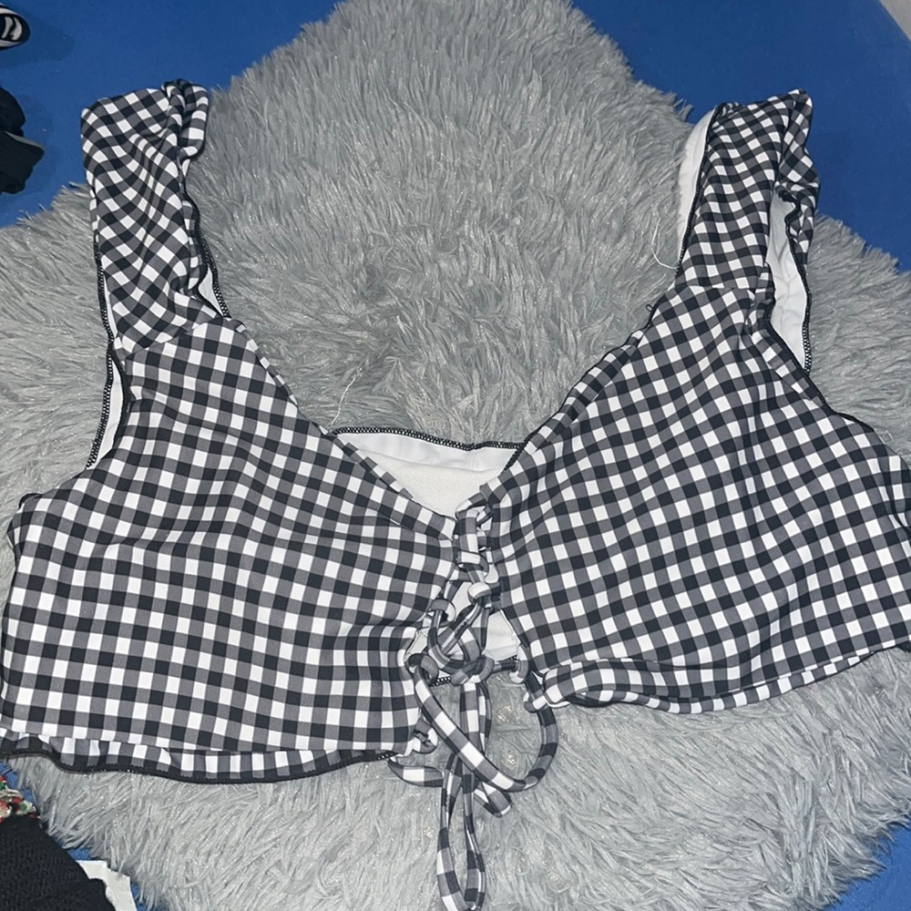 Checkered bikini top with pads size large size 8 like new